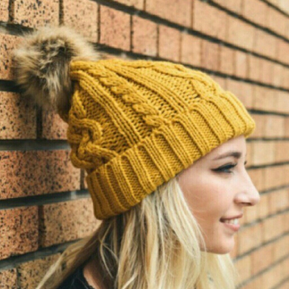 Sold Out 💜💛Knit Beanie Faux Fur Ball💚💙